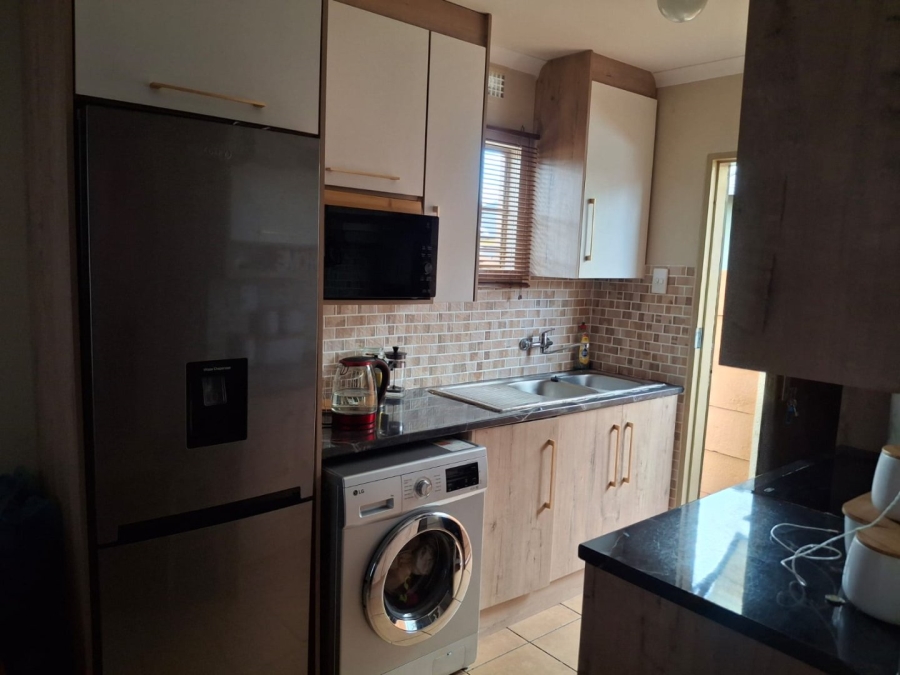 To Let 2 Bedroom Property for Rent in Sky City Gauteng
