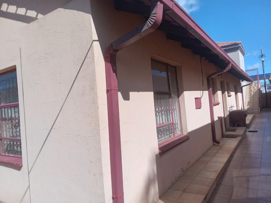 7 Bedroom Property for Sale in Atteridgeville Gauteng