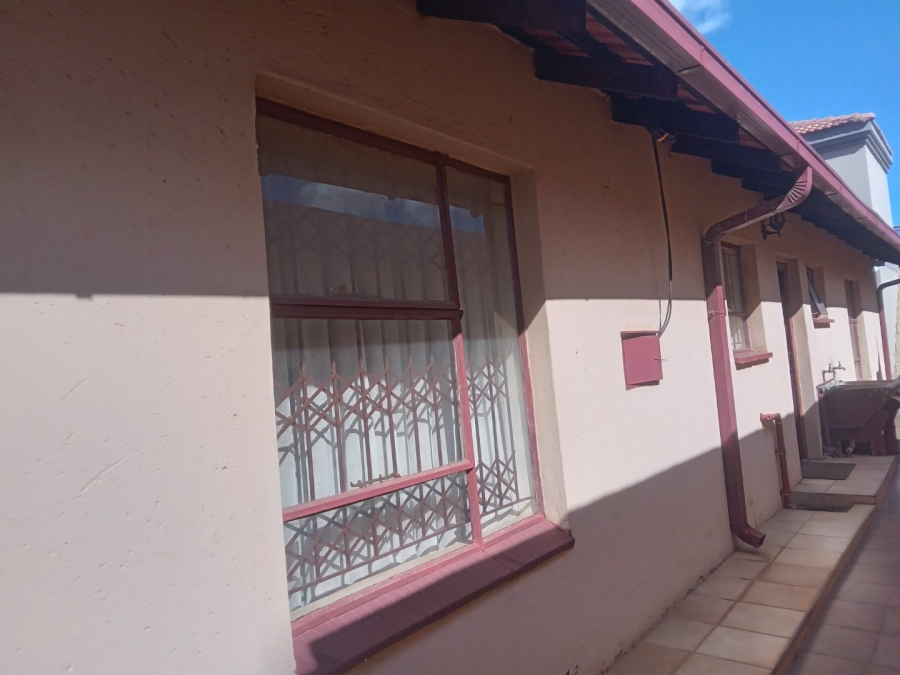 7 Bedroom Property for Sale in Atteridgeville Gauteng