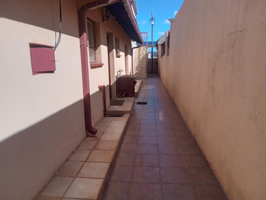 7 Bedroom Property for Sale in Atteridgeville Gauteng