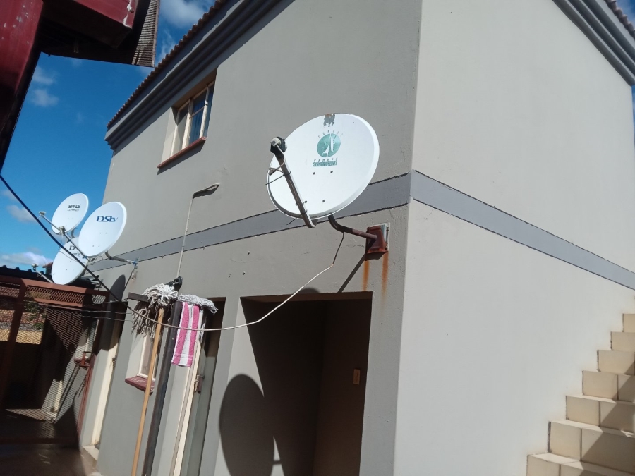 7 Bedroom Property for Sale in Atteridgeville Gauteng