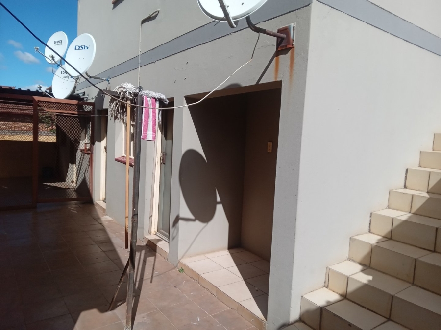 7 Bedroom Property for Sale in Atteridgeville Gauteng