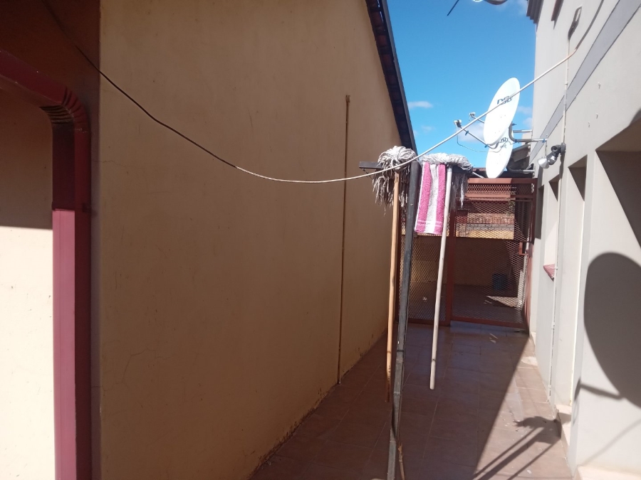 7 Bedroom Property for Sale in Atteridgeville Gauteng