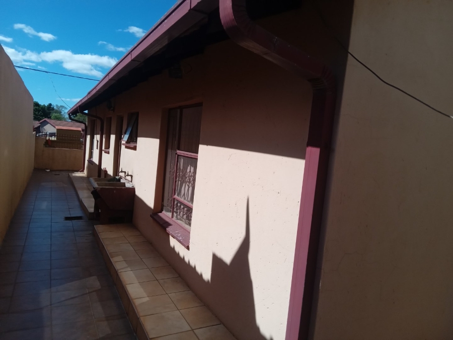 7 Bedroom Property for Sale in Atteridgeville Gauteng