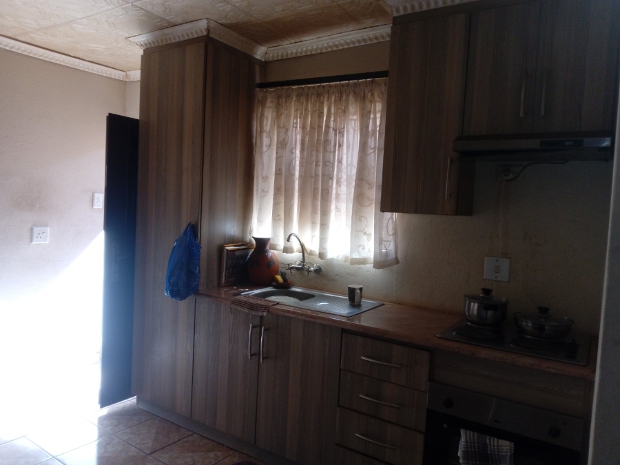 7 Bedroom Property for Sale in Atteridgeville Gauteng