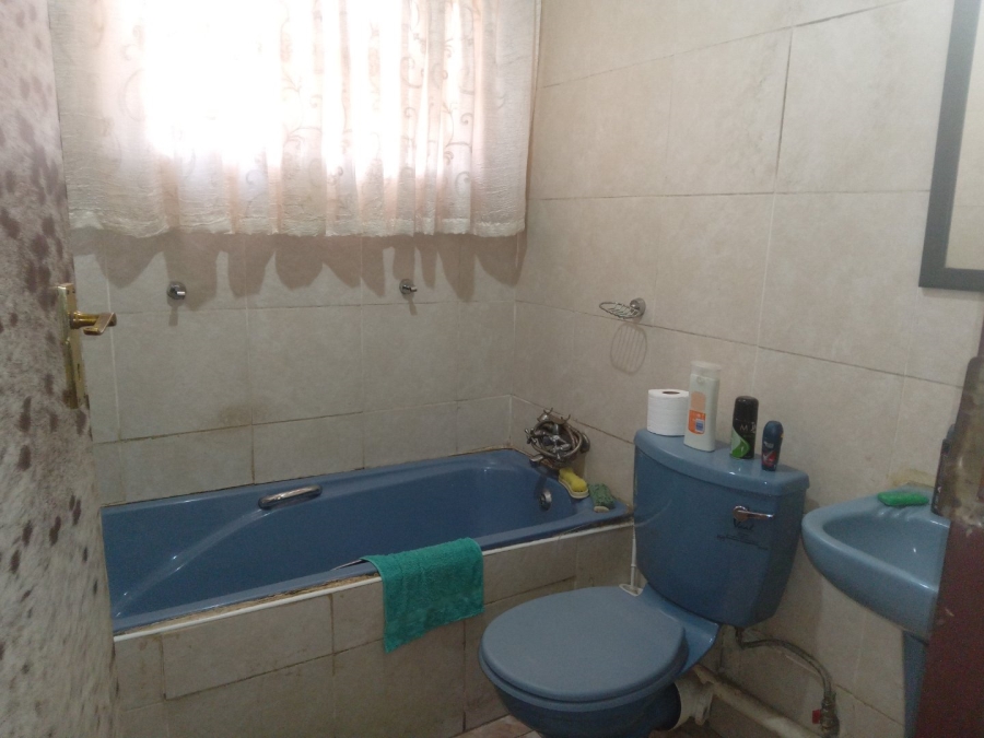7 Bedroom Property for Sale in Atteridgeville Gauteng