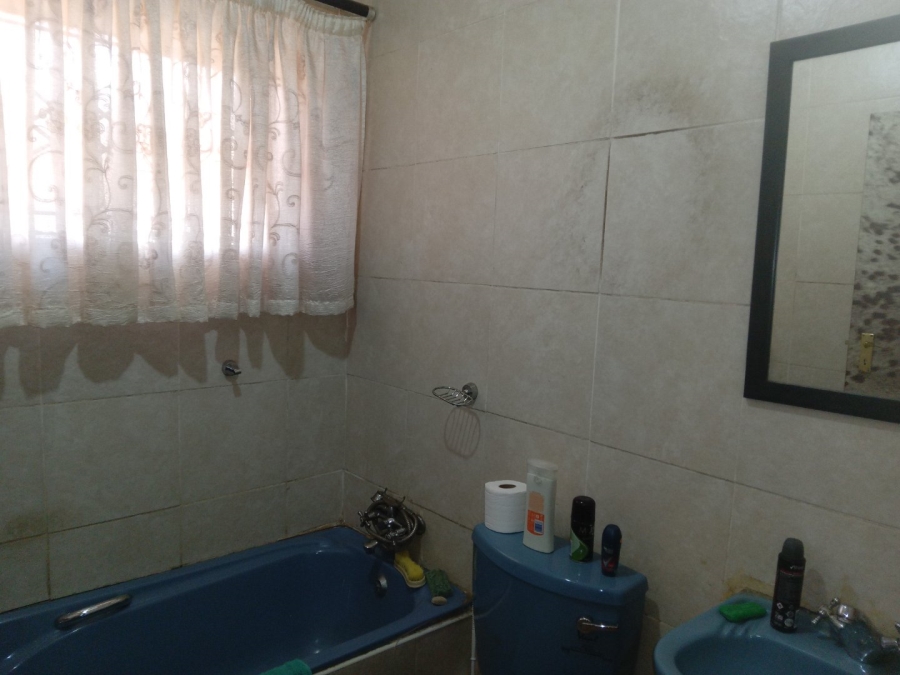 7 Bedroom Property for Sale in Atteridgeville Gauteng