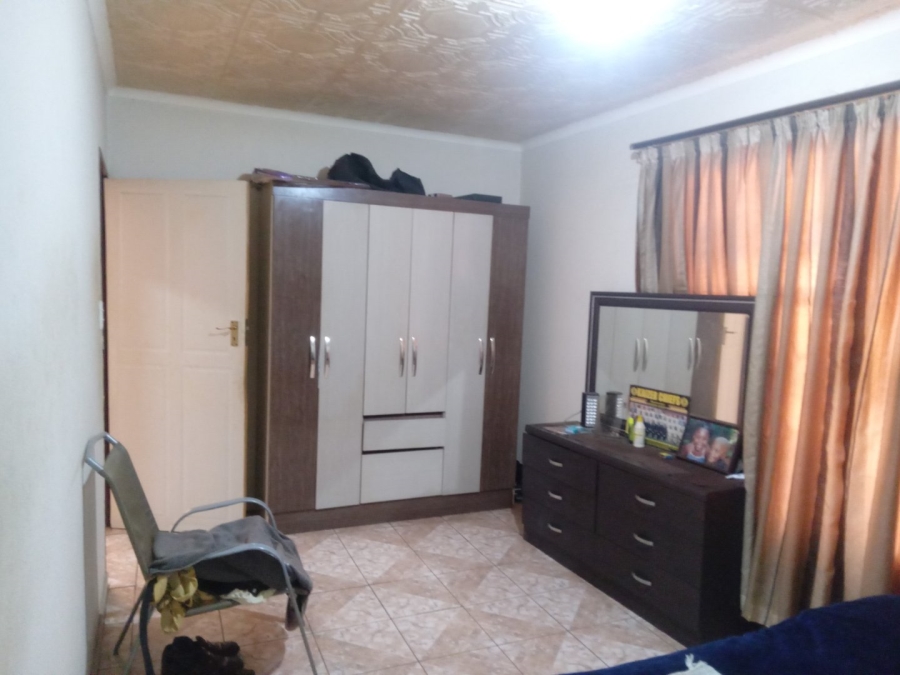 7 Bedroom Property for Sale in Atteridgeville Gauteng