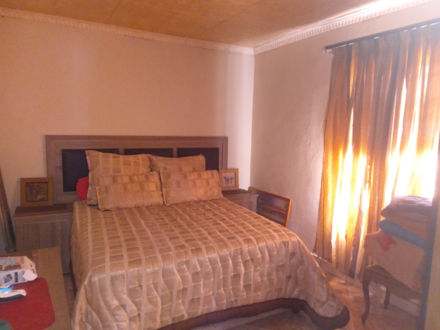 7 Bedroom Property for Sale in Atteridgeville Gauteng