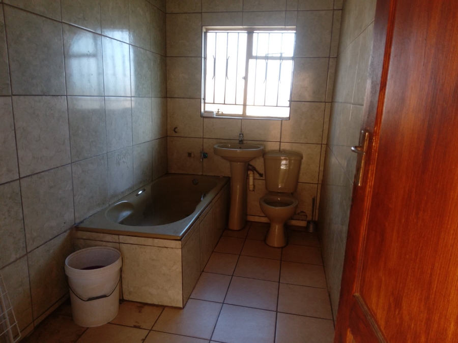 7 Bedroom Property for Sale in Atteridgeville Gauteng
