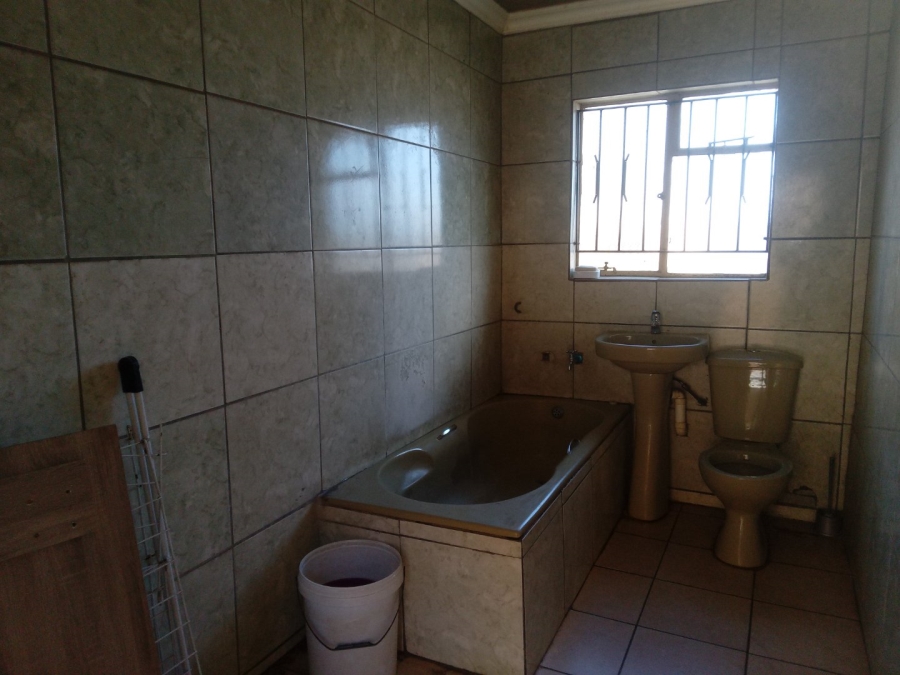 7 Bedroom Property for Sale in Atteridgeville Gauteng