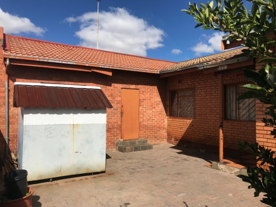 4 Bedroom Property for Sale in Pimville Zone 5 Gauteng