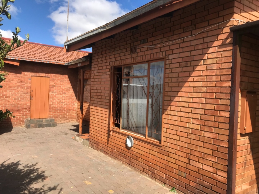 4 Bedroom Property for Sale in Pimville Zone 5 Gauteng