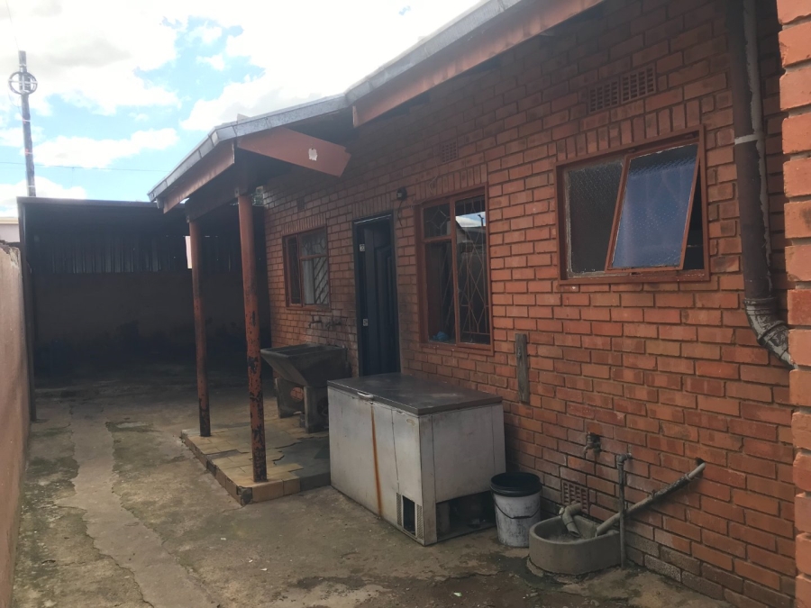 4 Bedroom Property for Sale in Pimville Zone 5 Gauteng