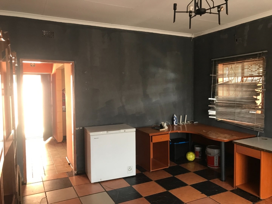 4 Bedroom Property for Sale in Pimville Zone 5 Gauteng