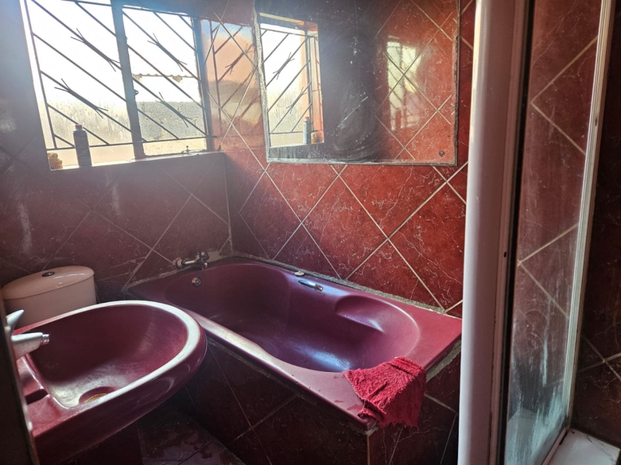4 Bedroom Property for Sale in Pimville Zone 5 Gauteng