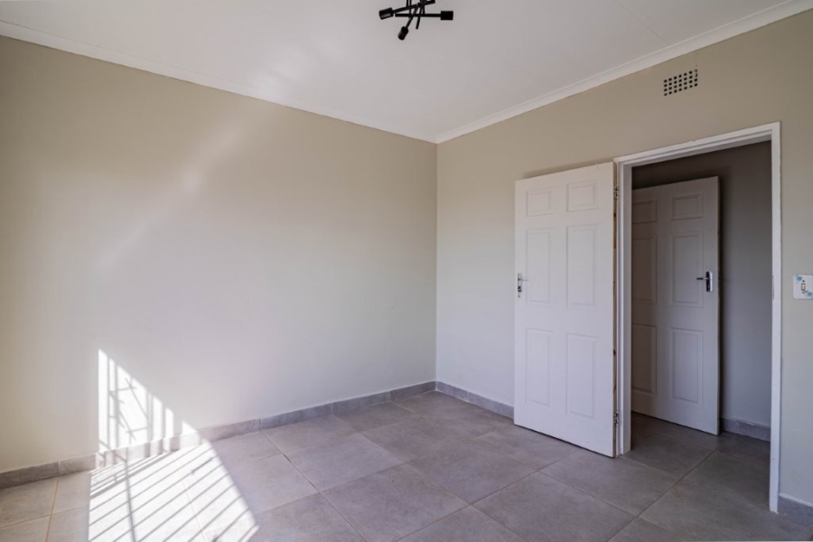 4 Bedroom Property for Sale in Roodekrans Gauteng