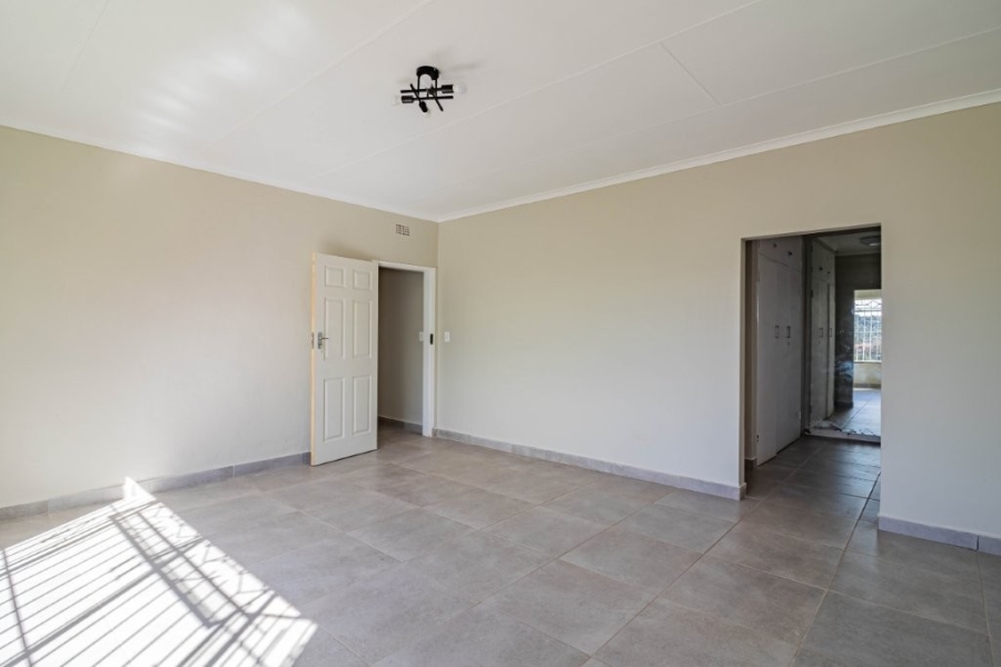 4 Bedroom Property for Sale in Roodekrans Gauteng