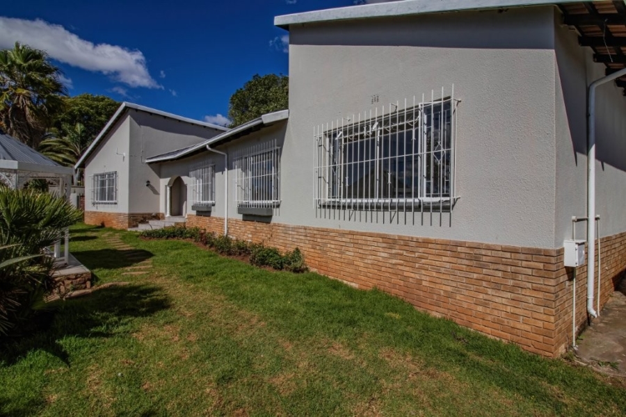 4 Bedroom Property for Sale in Roodekrans Gauteng