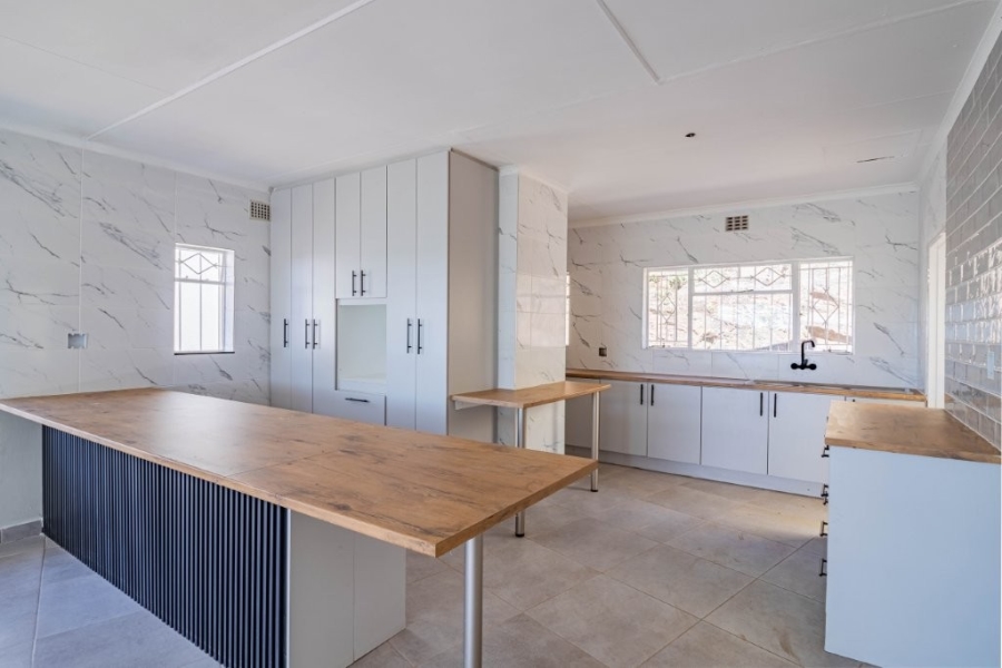 4 Bedroom Property for Sale in Roodekrans Gauteng