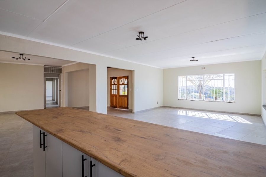 4 Bedroom Property for Sale in Roodekrans Gauteng