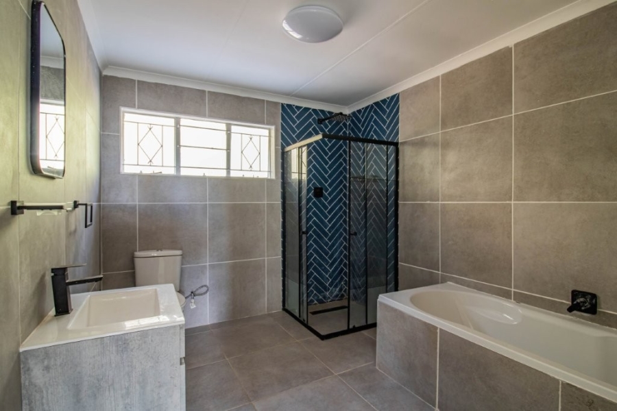 4 Bedroom Property for Sale in Roodekrans Gauteng