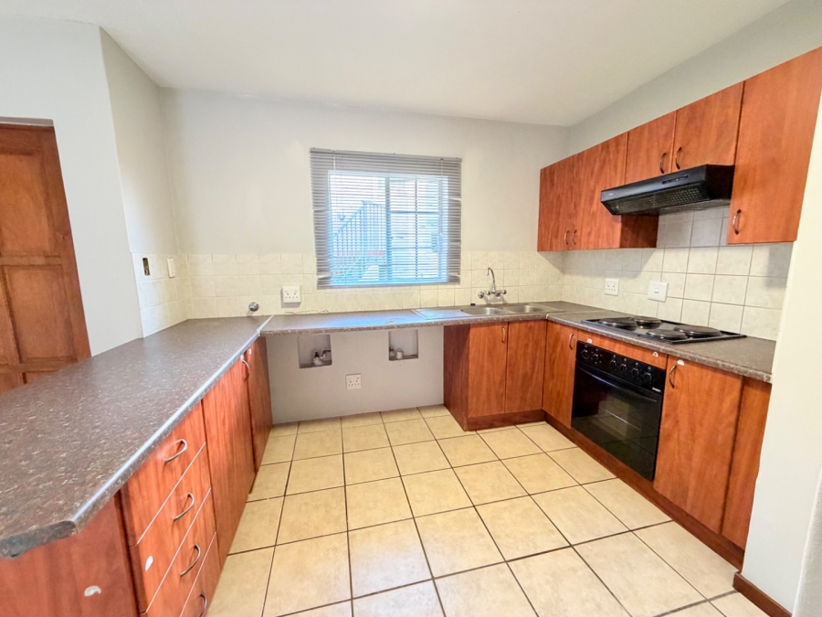 To Let 2 Bedroom Property for Rent in Noordwyk Gauteng