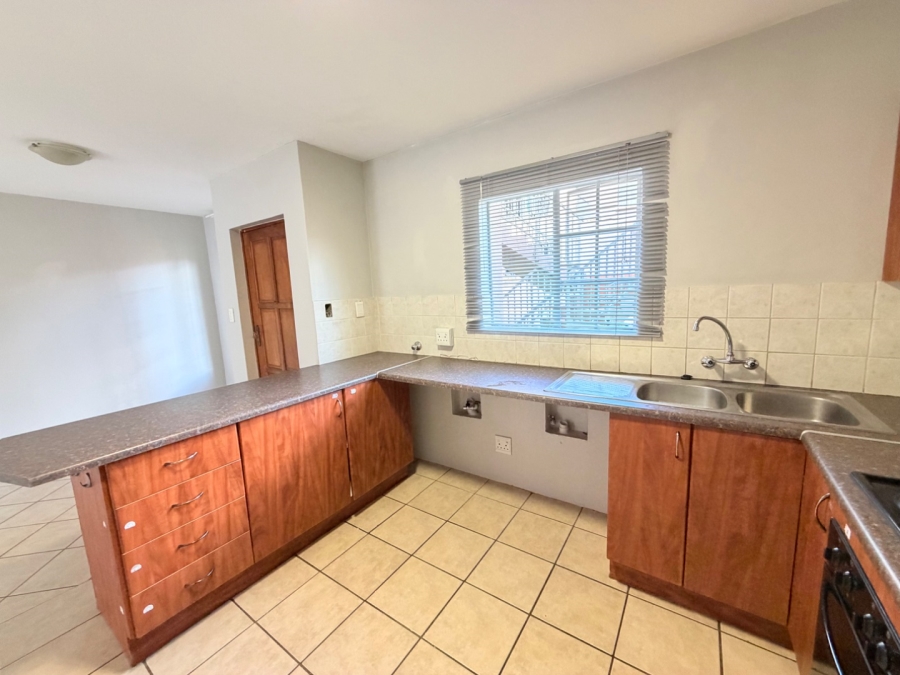 To Let 2 Bedroom Property for Rent in Noordwyk Gauteng