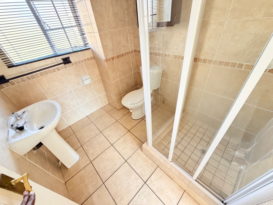 To Let 2 Bedroom Property for Rent in Noordwyk Gauteng