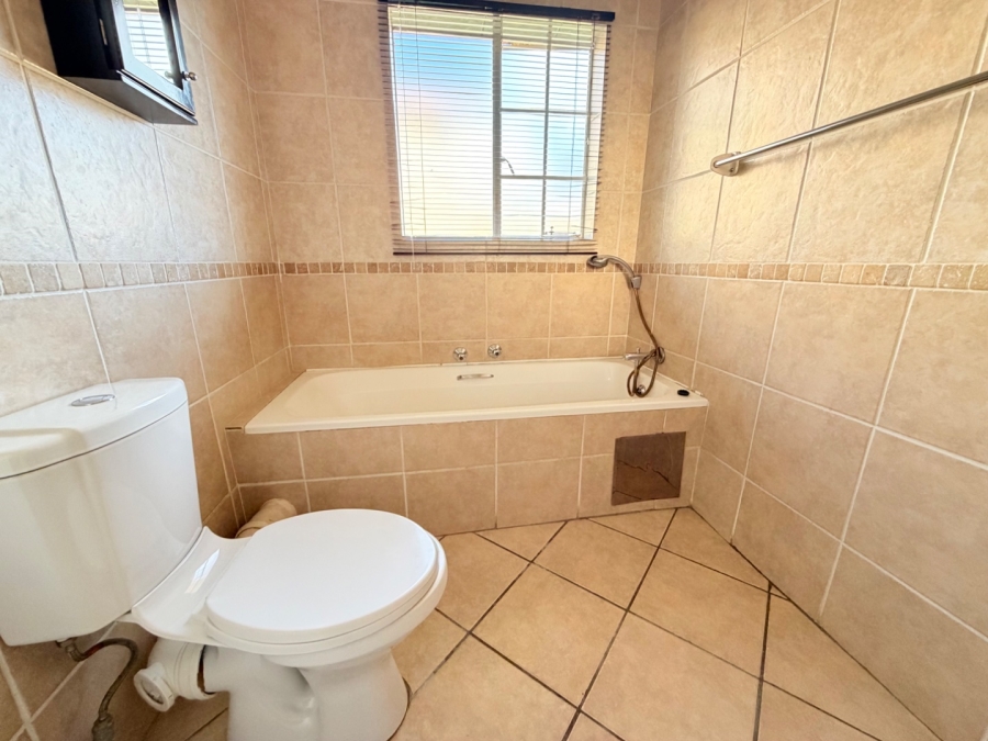 To Let 2 Bedroom Property for Rent in Noordwyk Gauteng