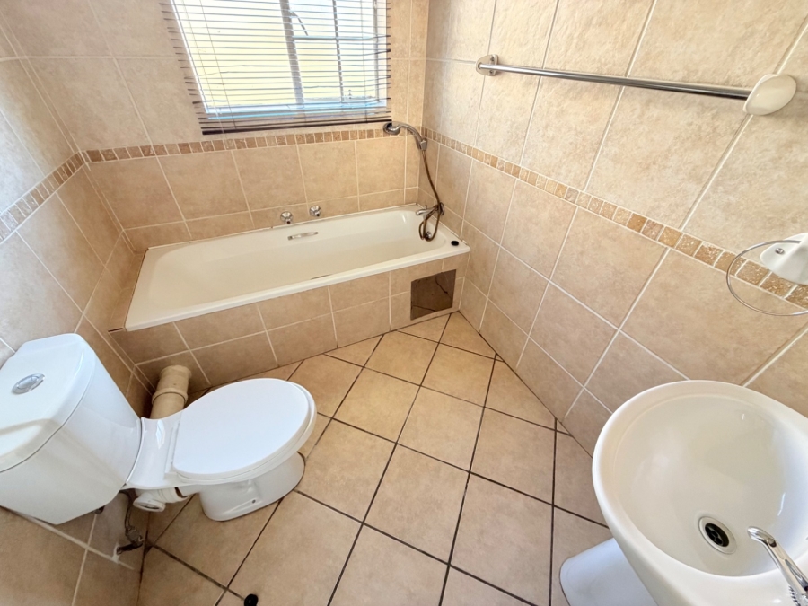 To Let 2 Bedroom Property for Rent in Noordwyk Gauteng