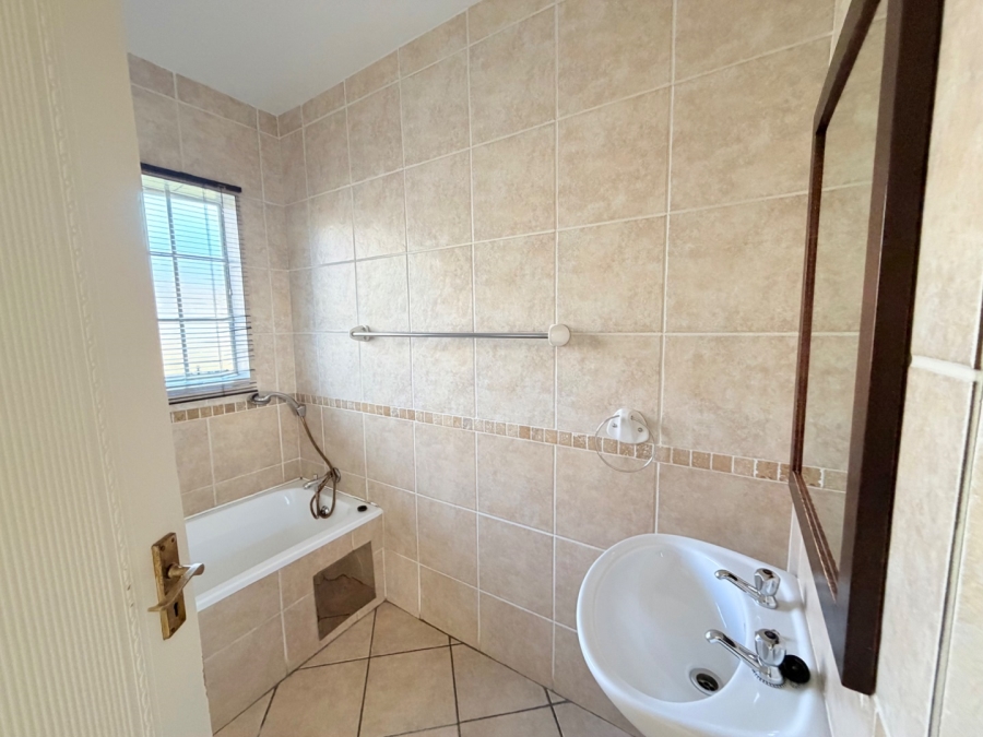 To Let 2 Bedroom Property for Rent in Noordwyk Gauteng
