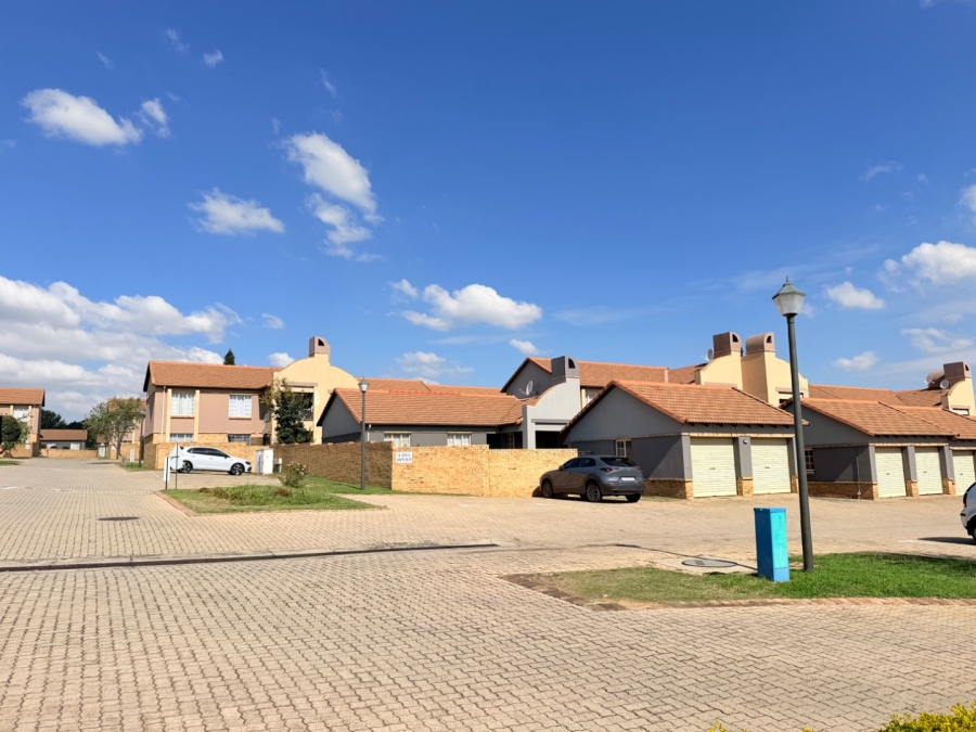 To Let 2 Bedroom Property for Rent in Noordwyk Gauteng