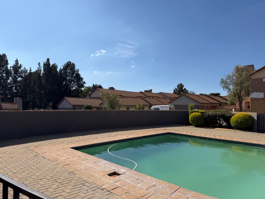 To Let 2 Bedroom Property for Rent in Noordwyk Gauteng