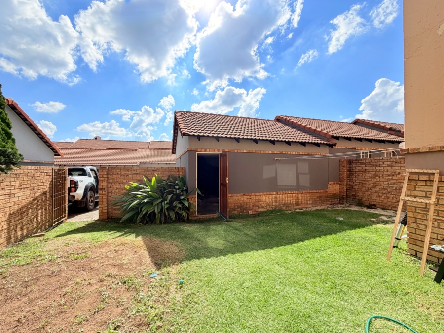 To Let 2 Bedroom Property for Rent in Noordwyk Gauteng