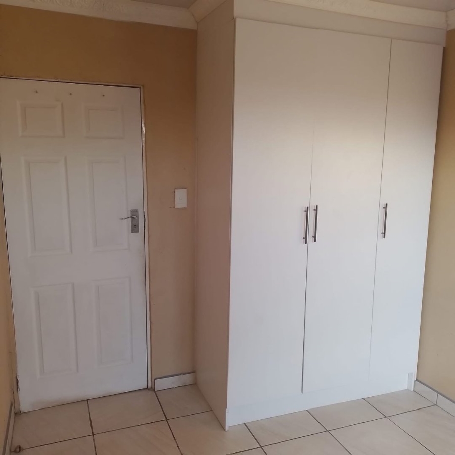 To Let 2 Bedroom Property for Rent in Mohlakeng Gauteng