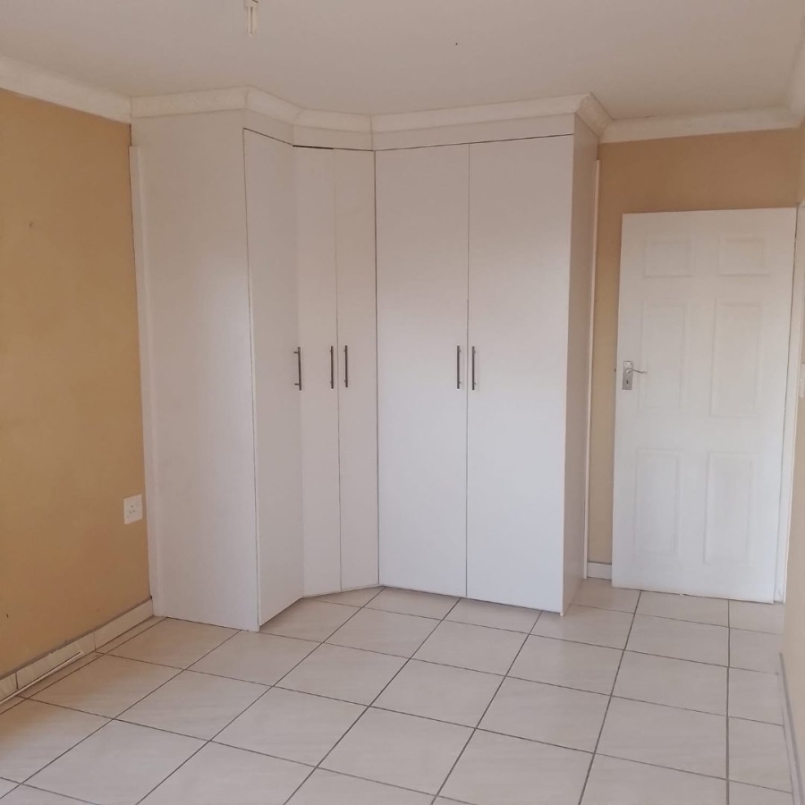 To Let 2 Bedroom Property for Rent in Mohlakeng Gauteng