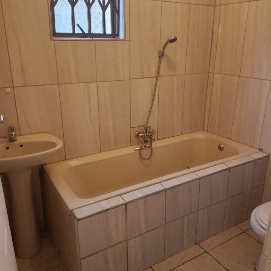 To Let 2 Bedroom Property for Rent in Mohlakeng Gauteng