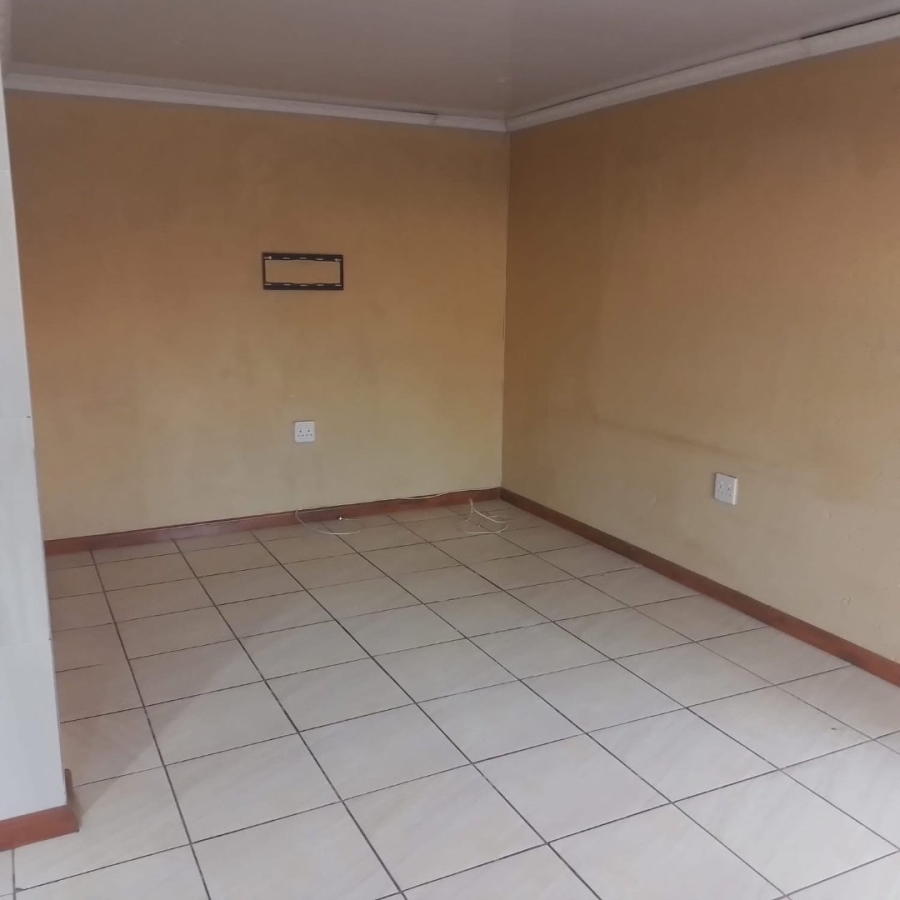 To Let 2 Bedroom Property for Rent in Mohlakeng Gauteng