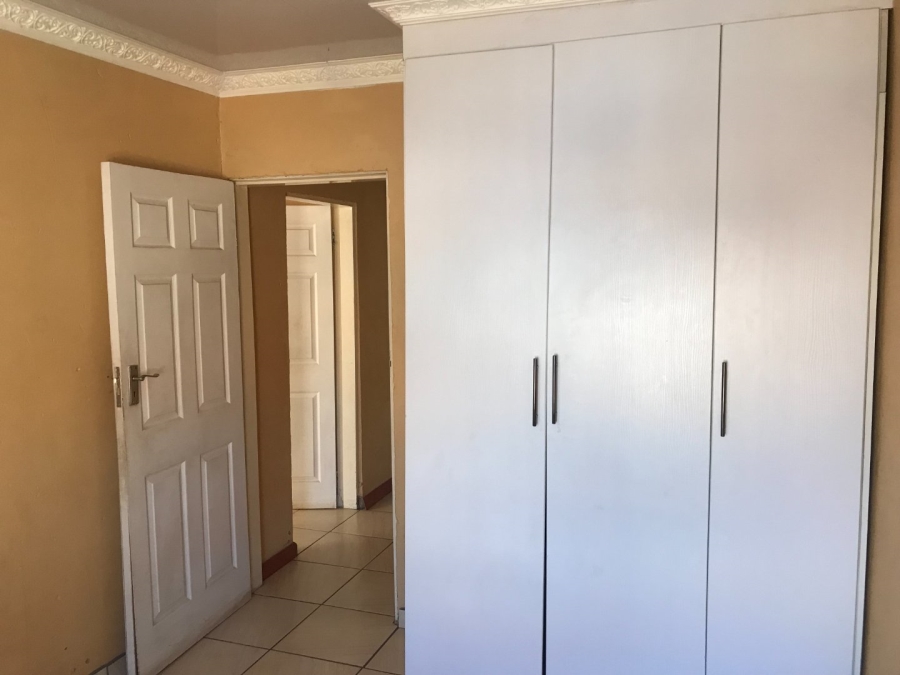 To Let 2 Bedroom Property for Rent in Mohlakeng Gauteng
