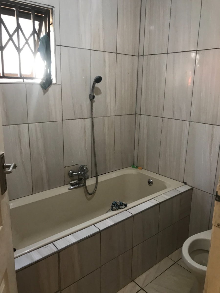 To Let 2 Bedroom Property for Rent in Mohlakeng Gauteng