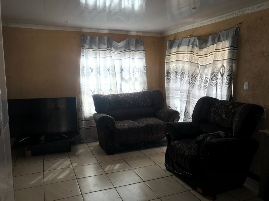 To Let 2 Bedroom Property for Rent in Mohlakeng Gauteng