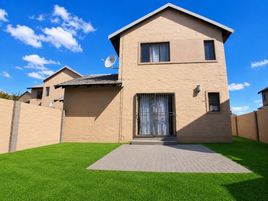 2 Bedroom Property for Sale in Noordwyk Gauteng