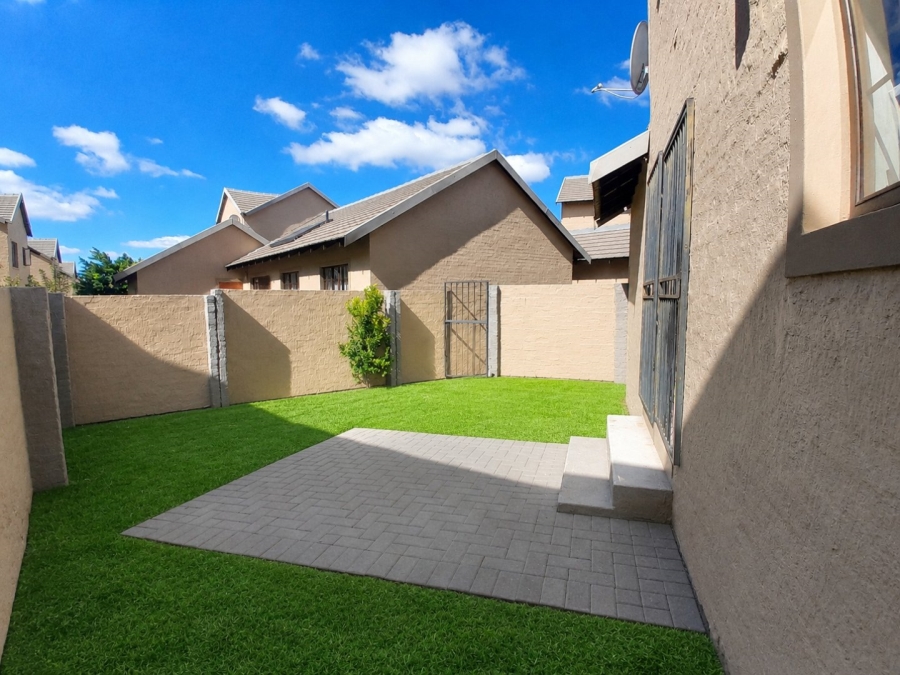 2 Bedroom Property for Sale in Noordwyk Gauteng