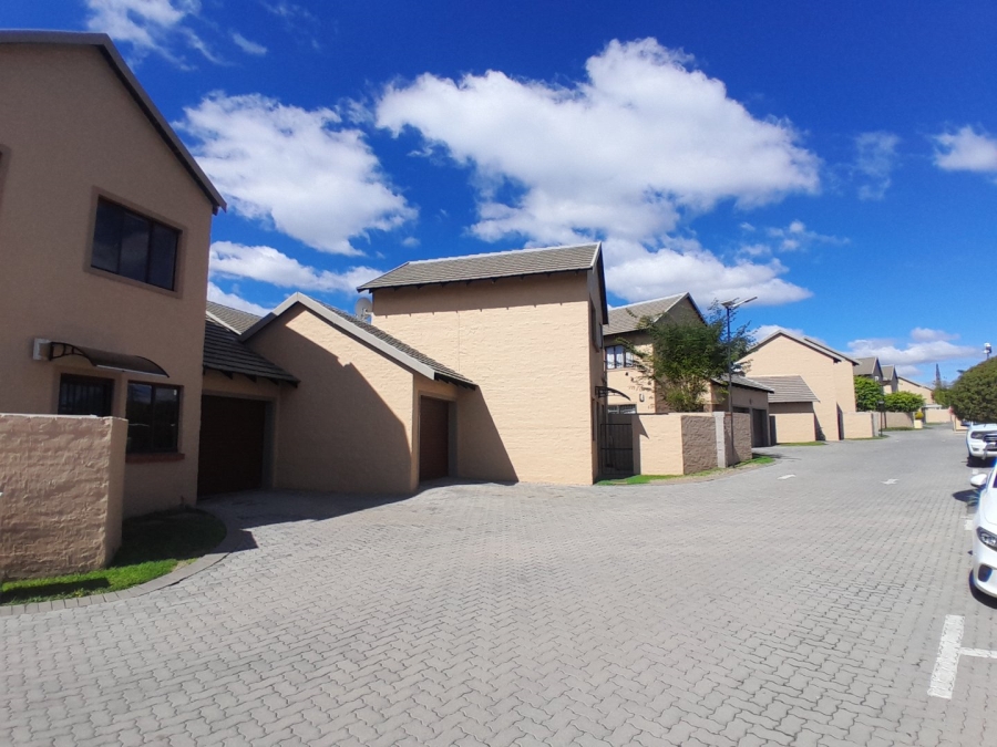 2 Bedroom Property for Sale in Noordwyk Gauteng