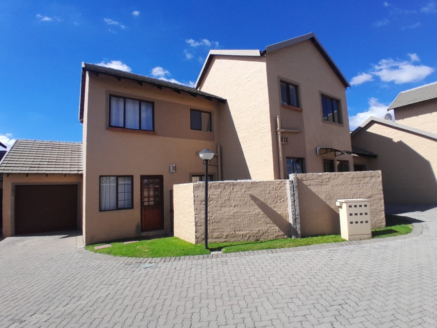 2 Bedroom Property for Sale in Noordwyk Gauteng