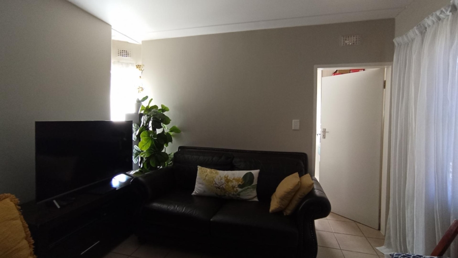1 Bedroom Property for Sale in Erand Gardens Gauteng