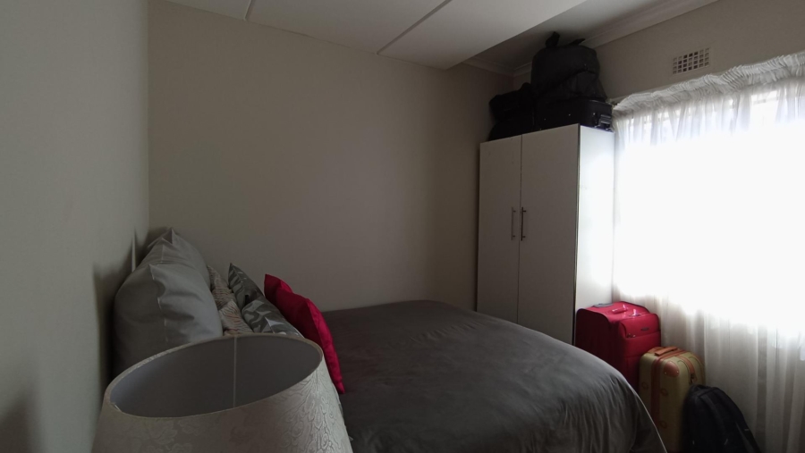 1 Bedroom Property for Sale in Erand Gardens Gauteng