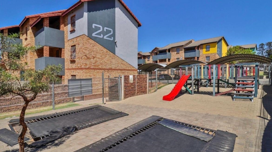 1 Bedroom Property for Sale in Erand Gardens Gauteng
