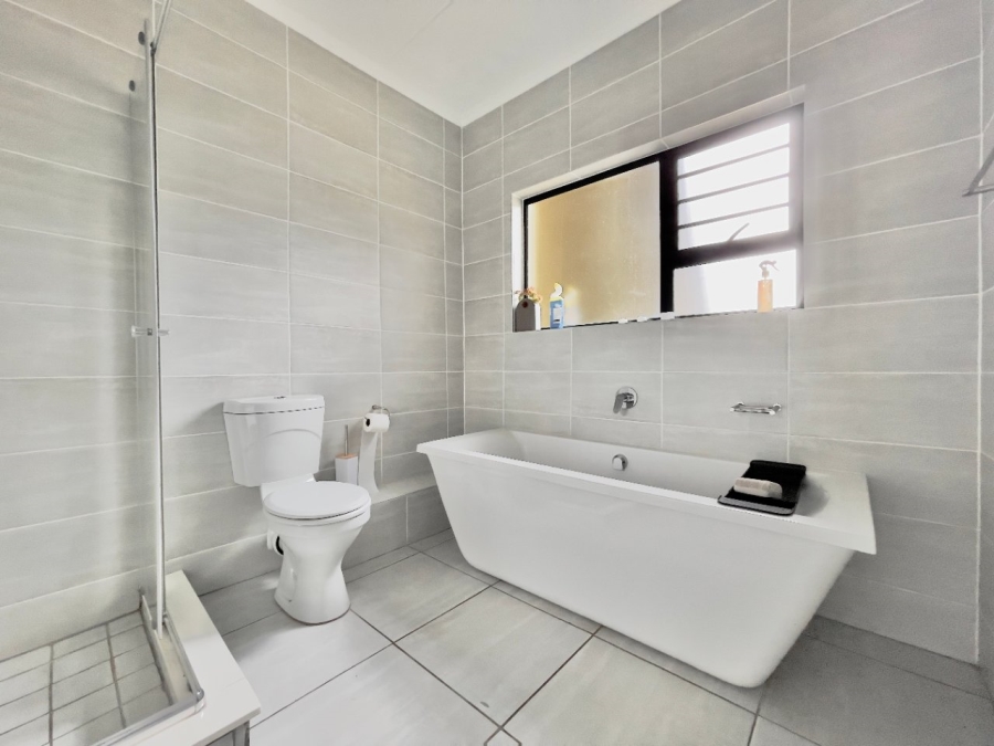 To Let 3 Bedroom Property for Rent in Waterfall Gauteng